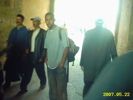 makayan ghir tssarhit  f la jeuness