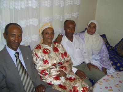 mon pére avec mon oncle et mes tantes